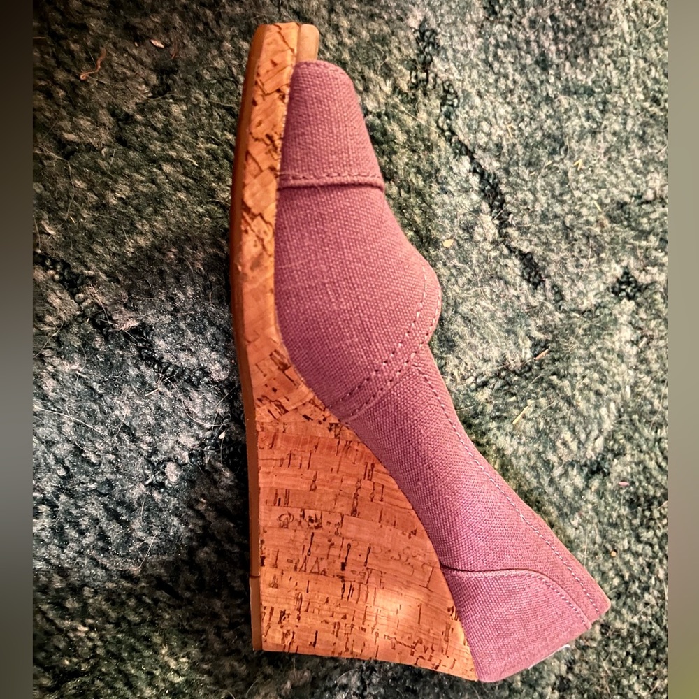 Toms Size 8 Purple Wedges